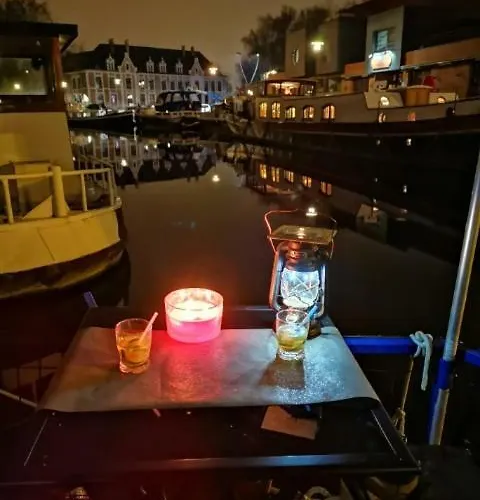 La Bigoudène Bateau-hôtel *